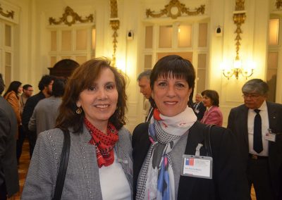 Dra. Carmen Gloria Aylwin y Dra. Patricia Muñoz, presidenta ASOFAMECH